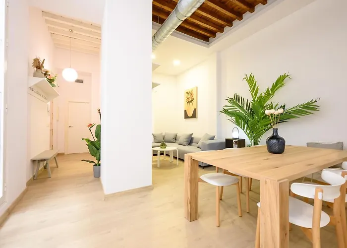 Modern 3 Bedroom, Center With Patio & High Ceilings By 10tosea Málaga